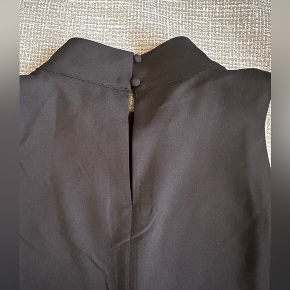 WHBM outlet sleeveless airplane mock shell size Large - Picture 5 of 7